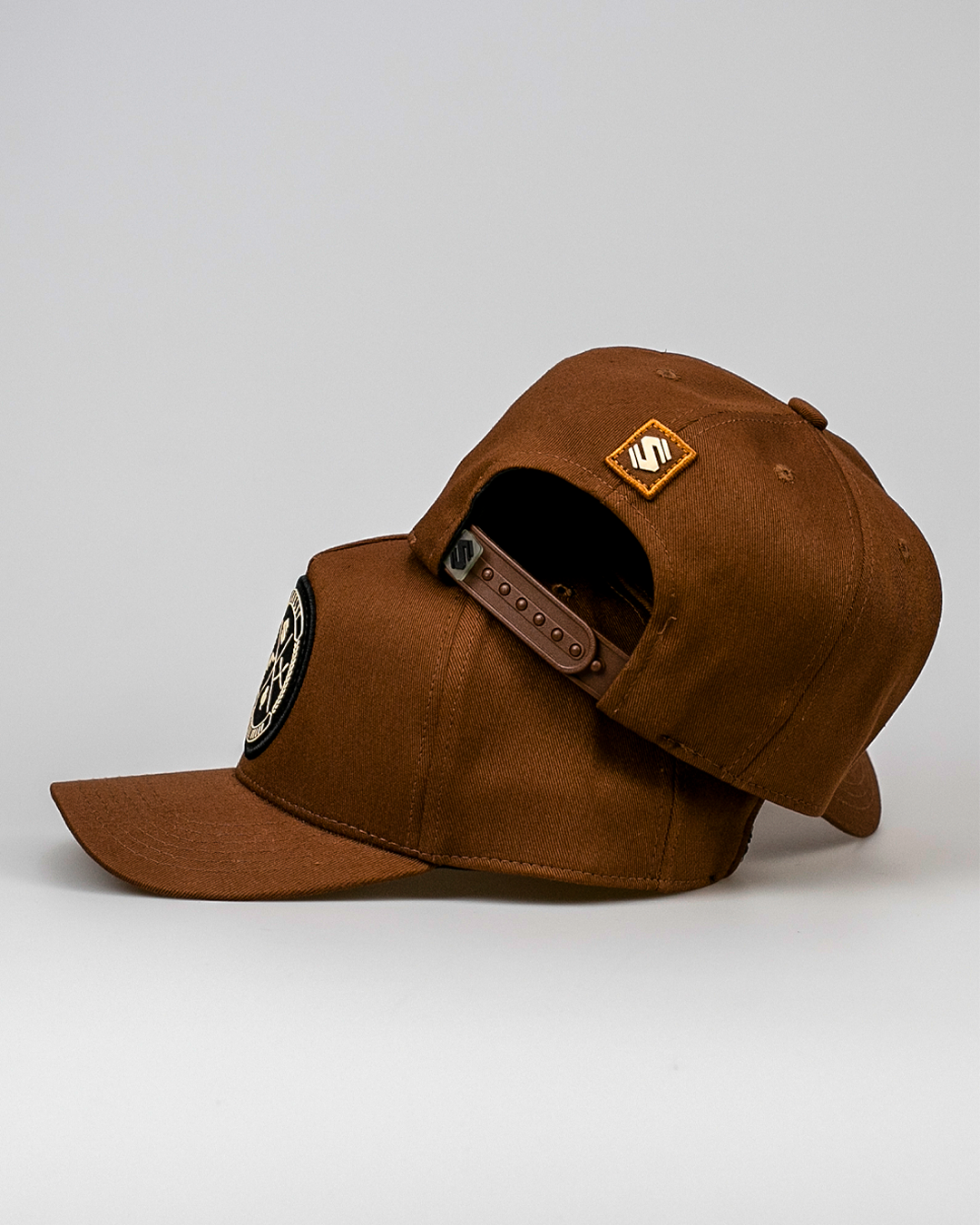 Boné Aba Curva Snapback Mr. Shelby Brasão Marrom