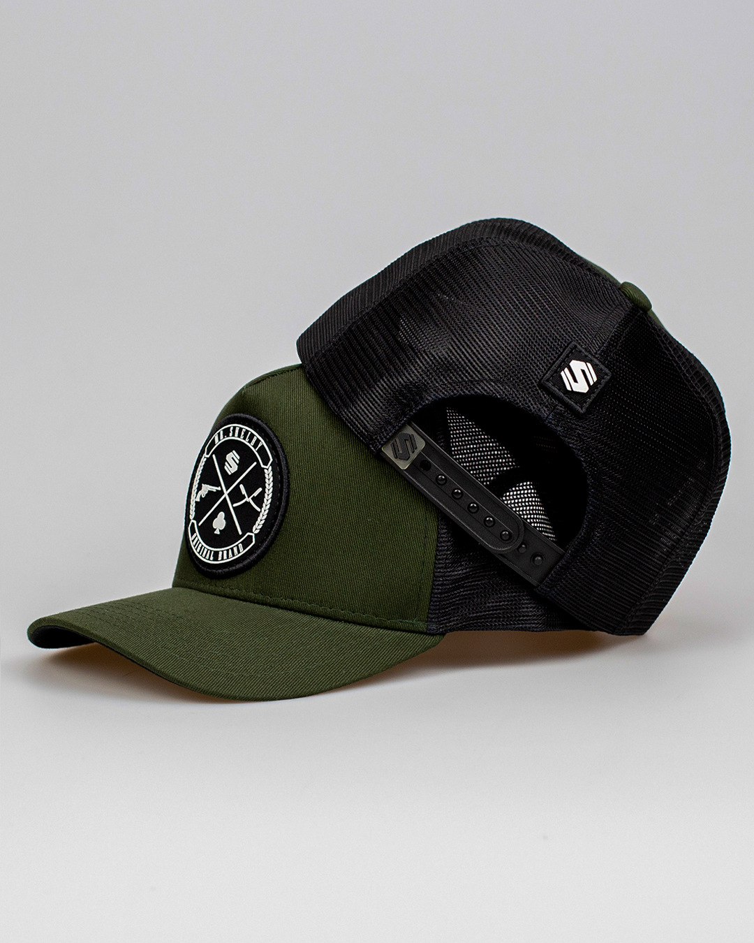 Boné Mr. Shelby Trucker Brasão Verde Escuro