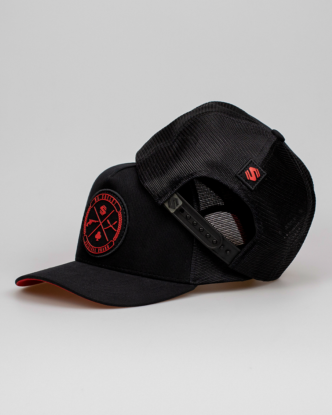 Boné Mr. Shelby Trucker Brasão Preto e Vermelho