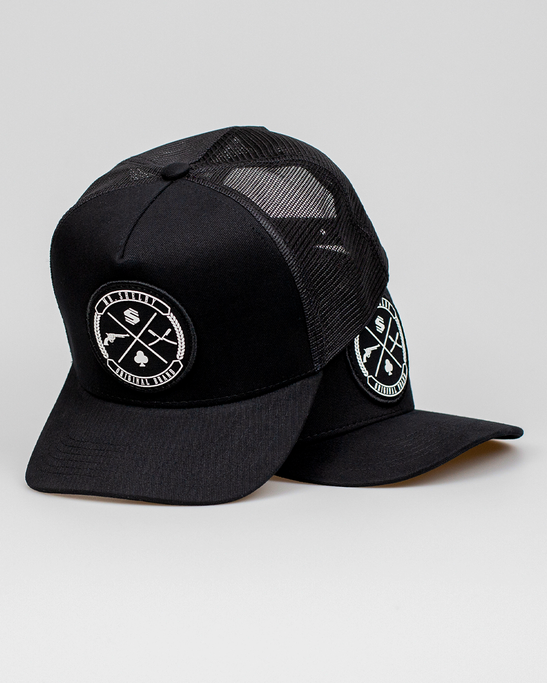 Boné Mr. Shelby Trucker Brasão Preto e Branco