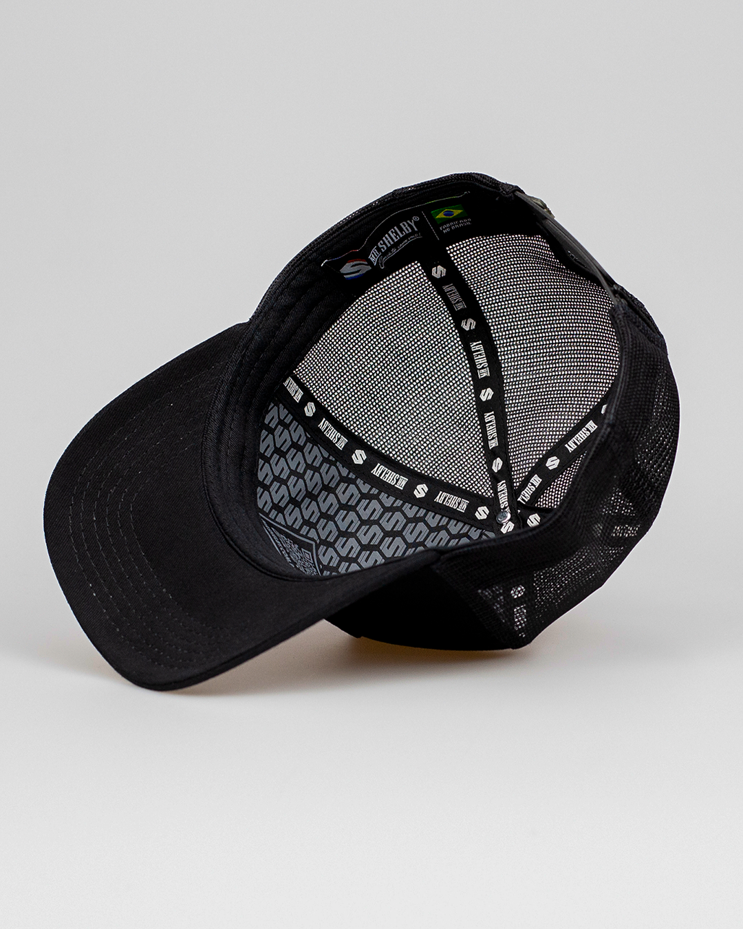 Boné Mr. Shelby Trucker Brasão Preto e Branco