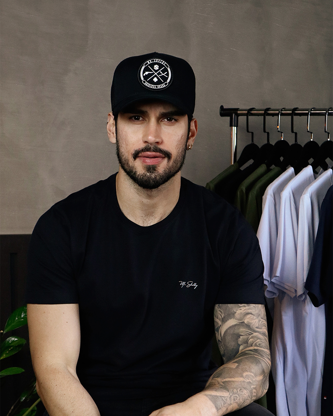 Boné Mr. Shelby Trucker Brasão Preto e Branco