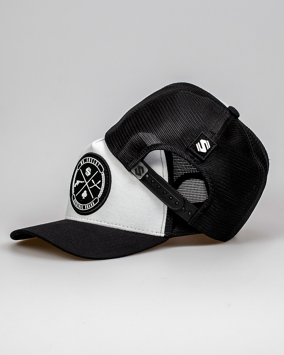 Boné Mr. Shelby Trucker Brasão Branco e Preto