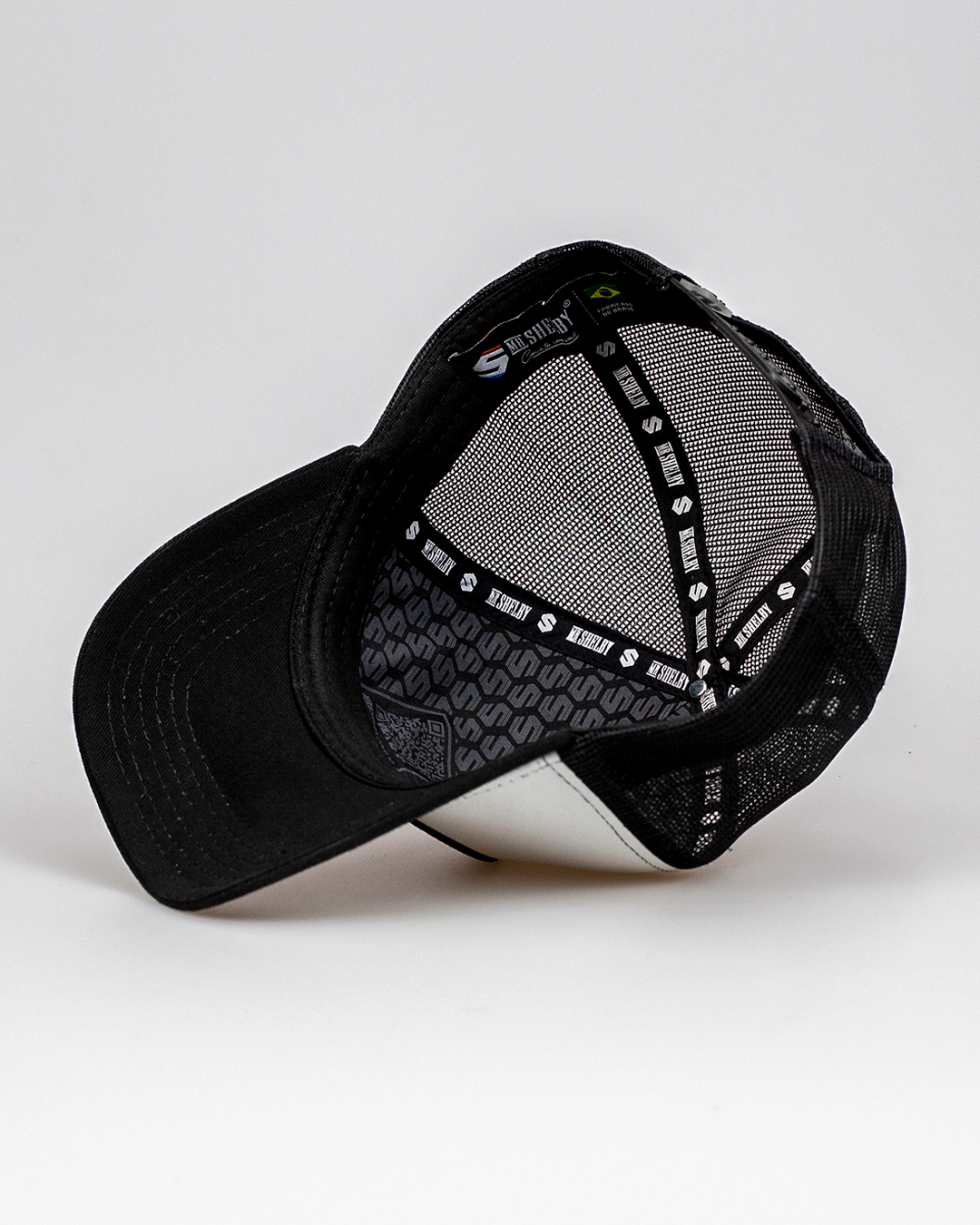 Boné Mr. Shelby Trucker Brasão Branco e Preto