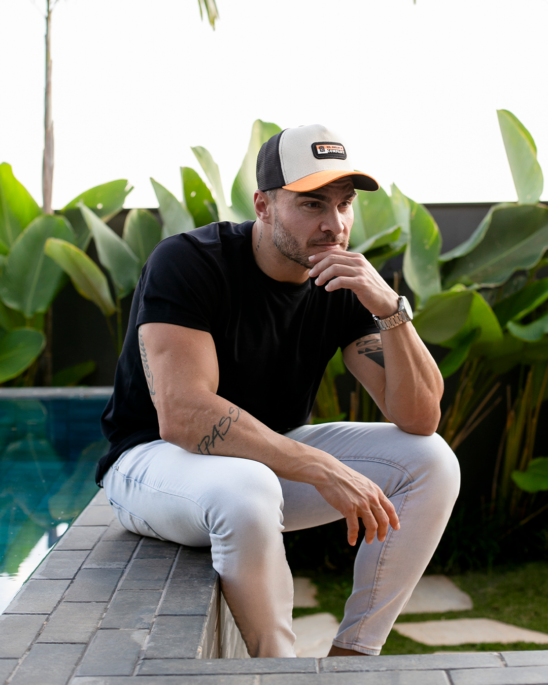 Boné Mr. Shelby Trucker Company Off White e Laranja