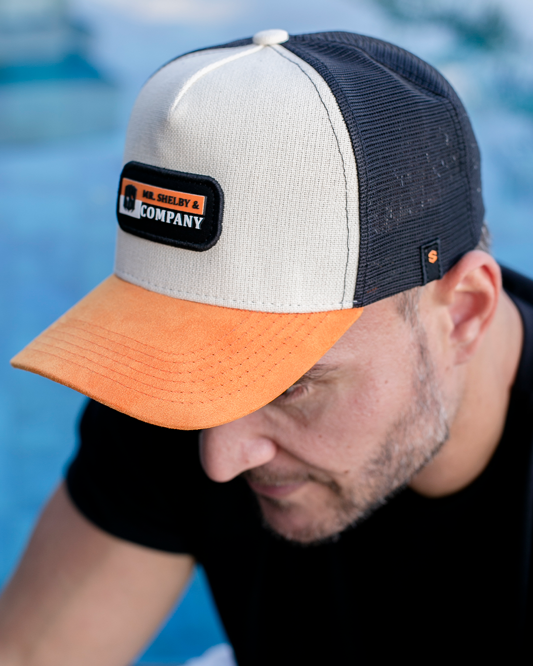 Boné Mr. Shelby Trucker Company Off White e Laranja