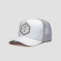Boné Mr. Shelby Trucker Escudo Branco