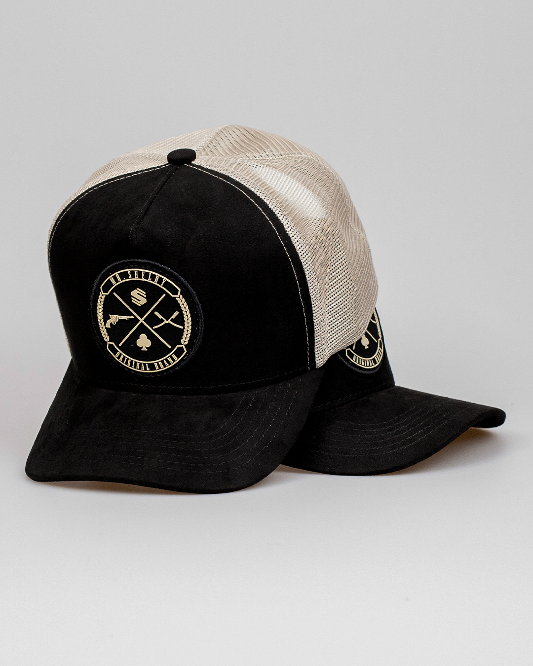 Boné Mr. Shelby Trucker Brasão Camurça Preto e Bege