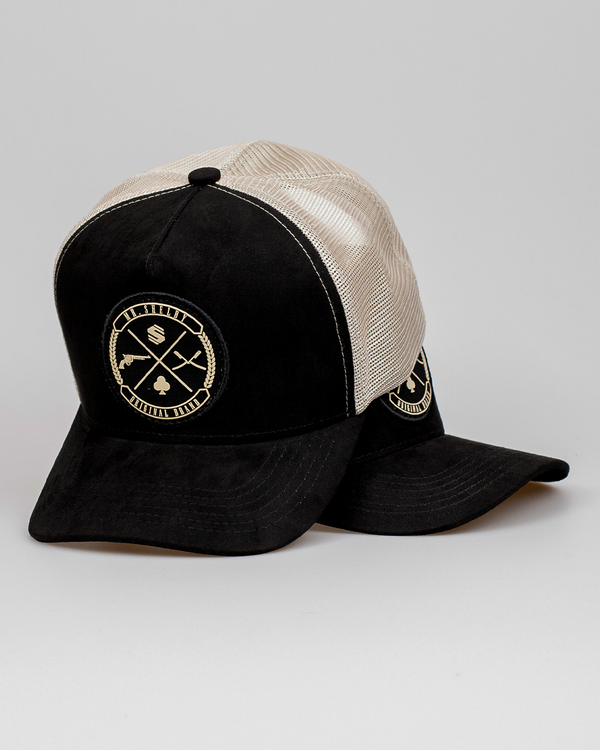 Boné Mr. Shelby Trucker Brasão Camurça Preto e Bege