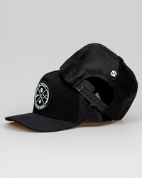 Boné Mr. Shelby Trucker Brasão Preto e Branco