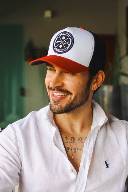 Boné Mr. Shelby Trucker Brasão Azul, Branco e Vermelho