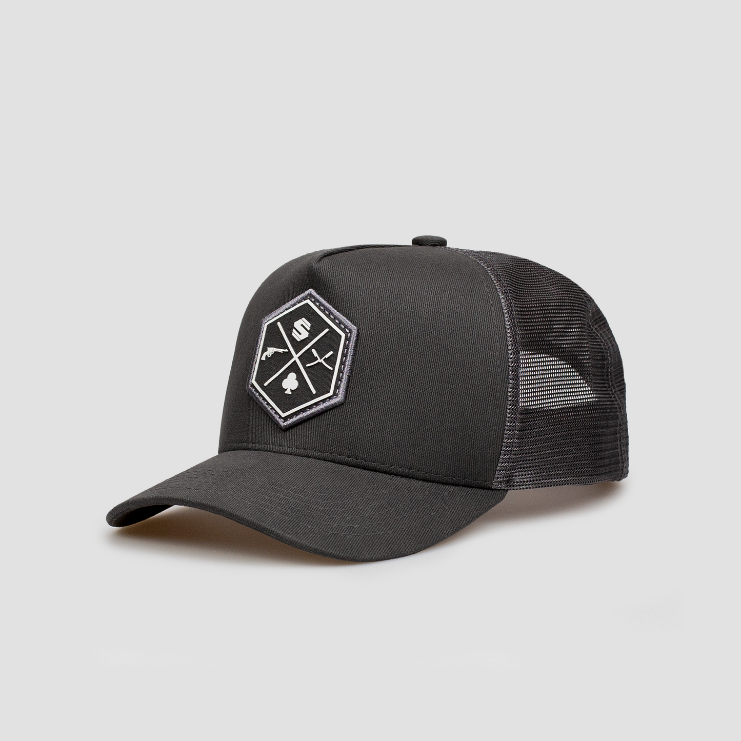 Boné Mr. Shelby Trucker Escudo Chumbo e Branco