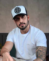 Boné Mr. Shelby Trucker Brasão Branco e Preto