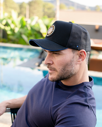Boné Mr. Shelby Trucker Est. 2021  Preto e Dourado