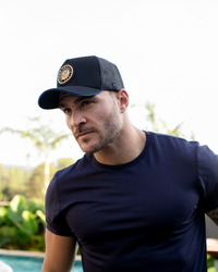Boné Mr. Shelby Trucker Est. 2021  Preto e Dourado