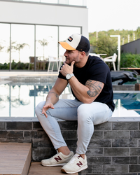 Boné Mr. Shelby Trucker Company Off White e Laranja