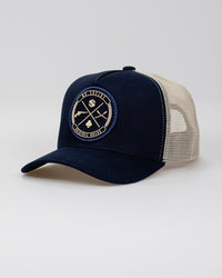 Boné Trucker Mr. Shelby Brasão Marinho e Bege