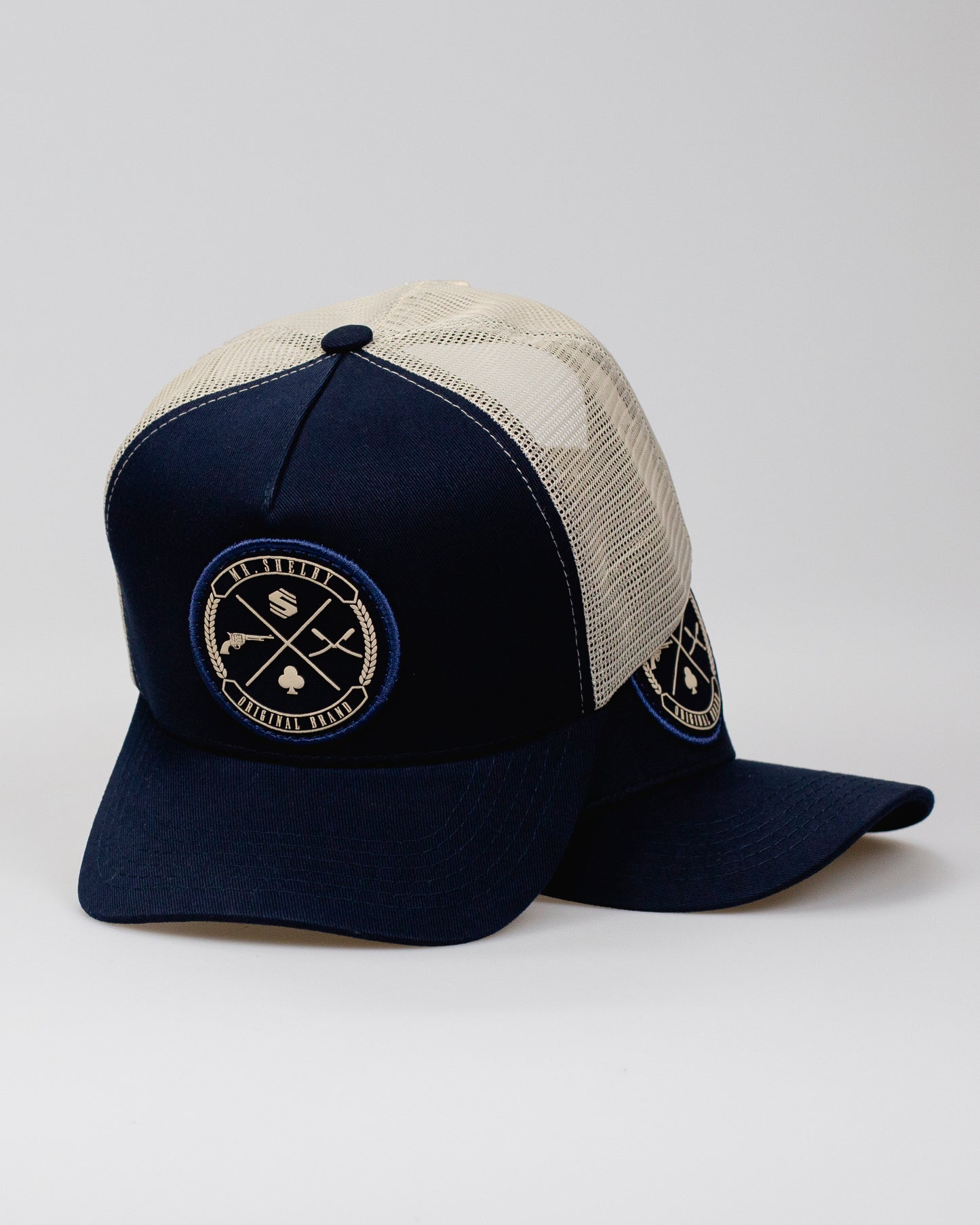 Boné Trucker Mr. Shelby Brasão Marinho e Bege